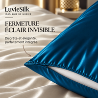 Détail de la fermeture éclair invisible d'une taie d'oreiller en soie bleu paon LuvieSilk